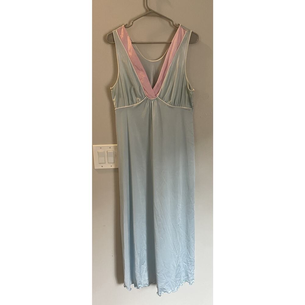 Vintage Vanity Fair Full-Length Nightgown V-neckline Blue Pink Sz M USA Made